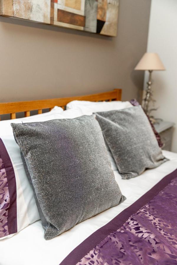 Two Bedroom Apartment Within Walking Distance To City Centre EDI Kültér fotó