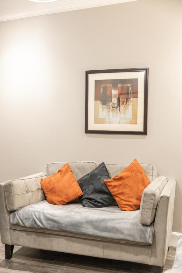 Two Bedroom Apartment Within Walking Distance To City Centre EDI Kültér fotó
