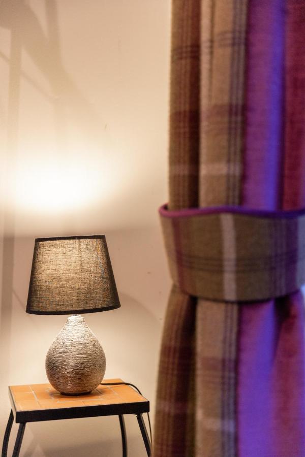 Two Bedroom Apartment Within Walking Distance To City Centre EDI Kültér fotó